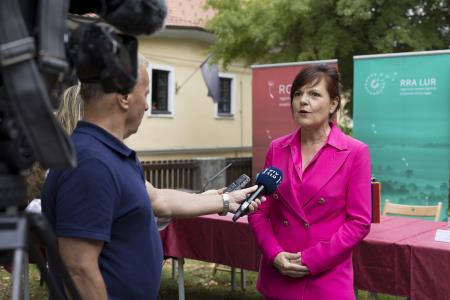 Kamniško mestno središče z novim utripom – sprehod z županom po pop-up izložbah in obisk novih podjetnikov  (21)